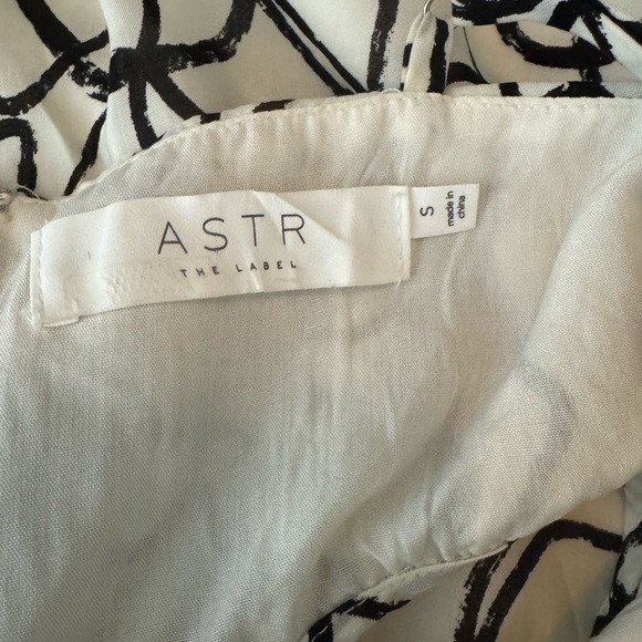 Astr Black and White Spaghetti Strap Maxi Sundress Size Small. A44 - Picture 16 of 17